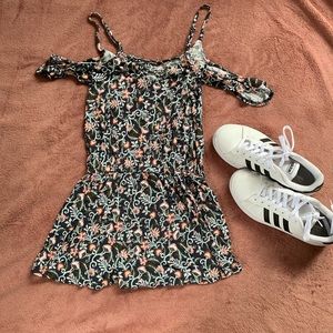 🤑5/$10🤑 Aeropostale Floral Cold Shoulder Romper